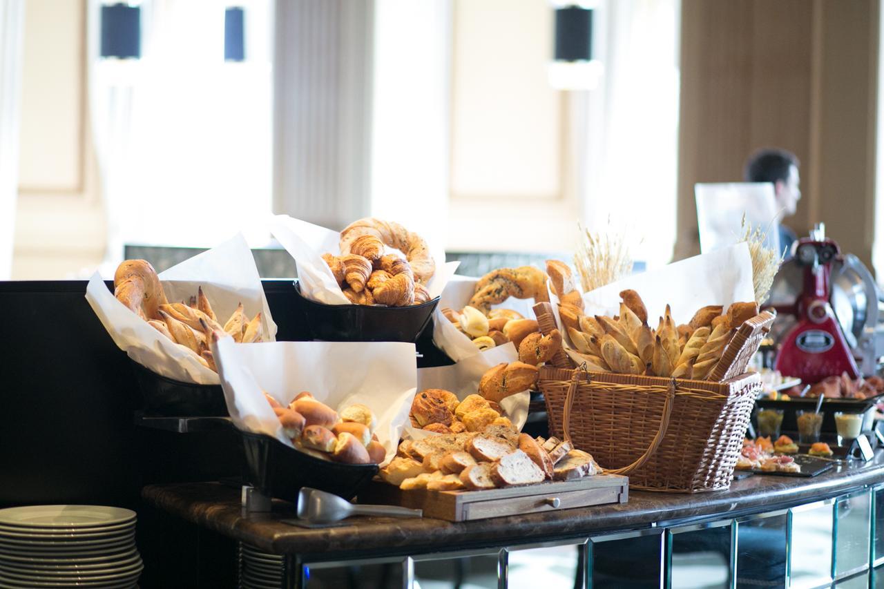 Sofitel Montevideo Casino Carrasco & Spa Extérieur photo A bread station
