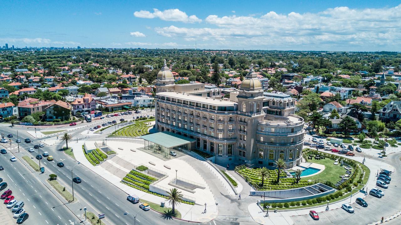 Sofitel Montevideo Casino Carrasco & Spa Extérieur photo Aerial view of the hotel